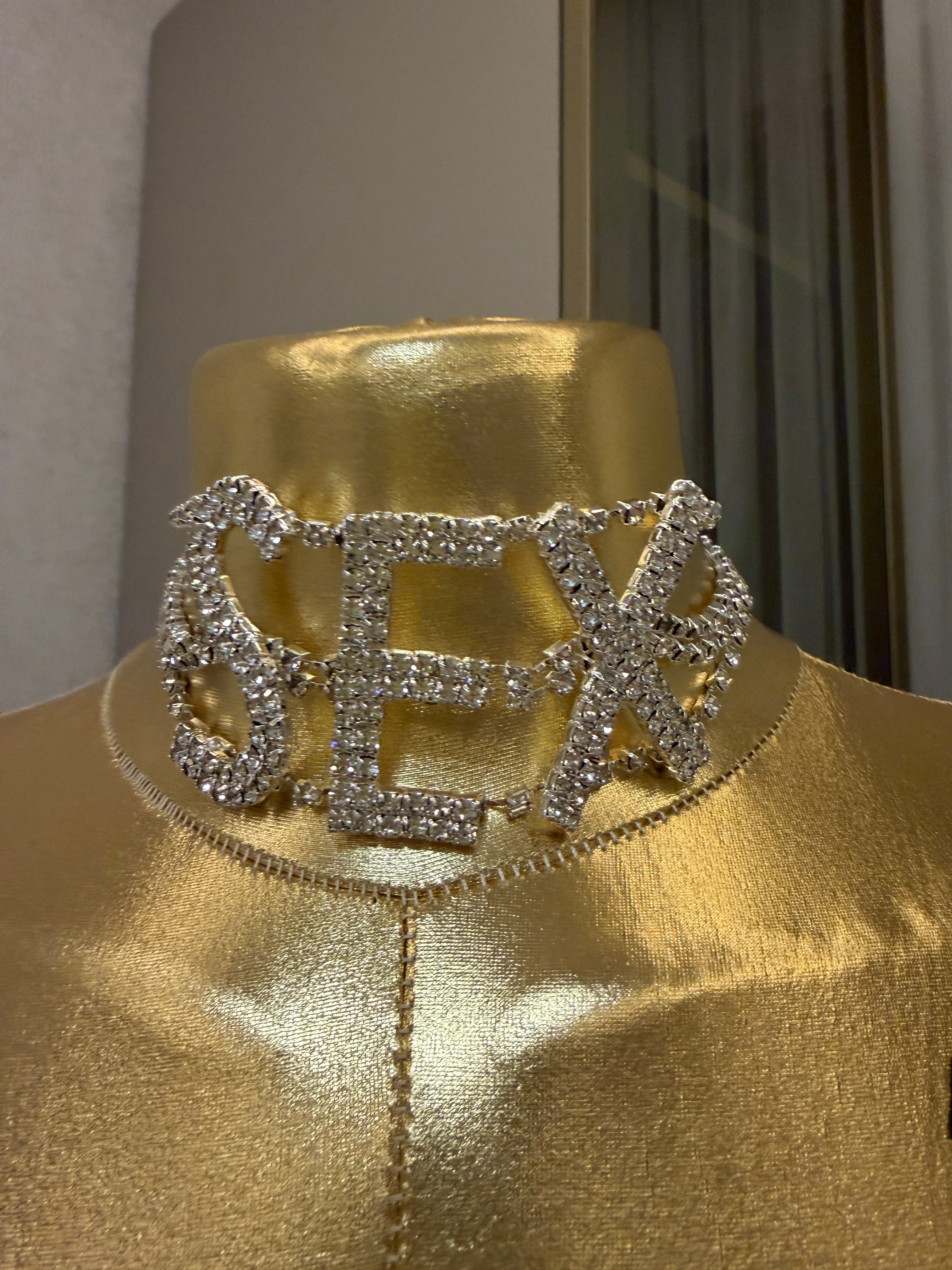 Taş Yazılı Boyunluk Choker
